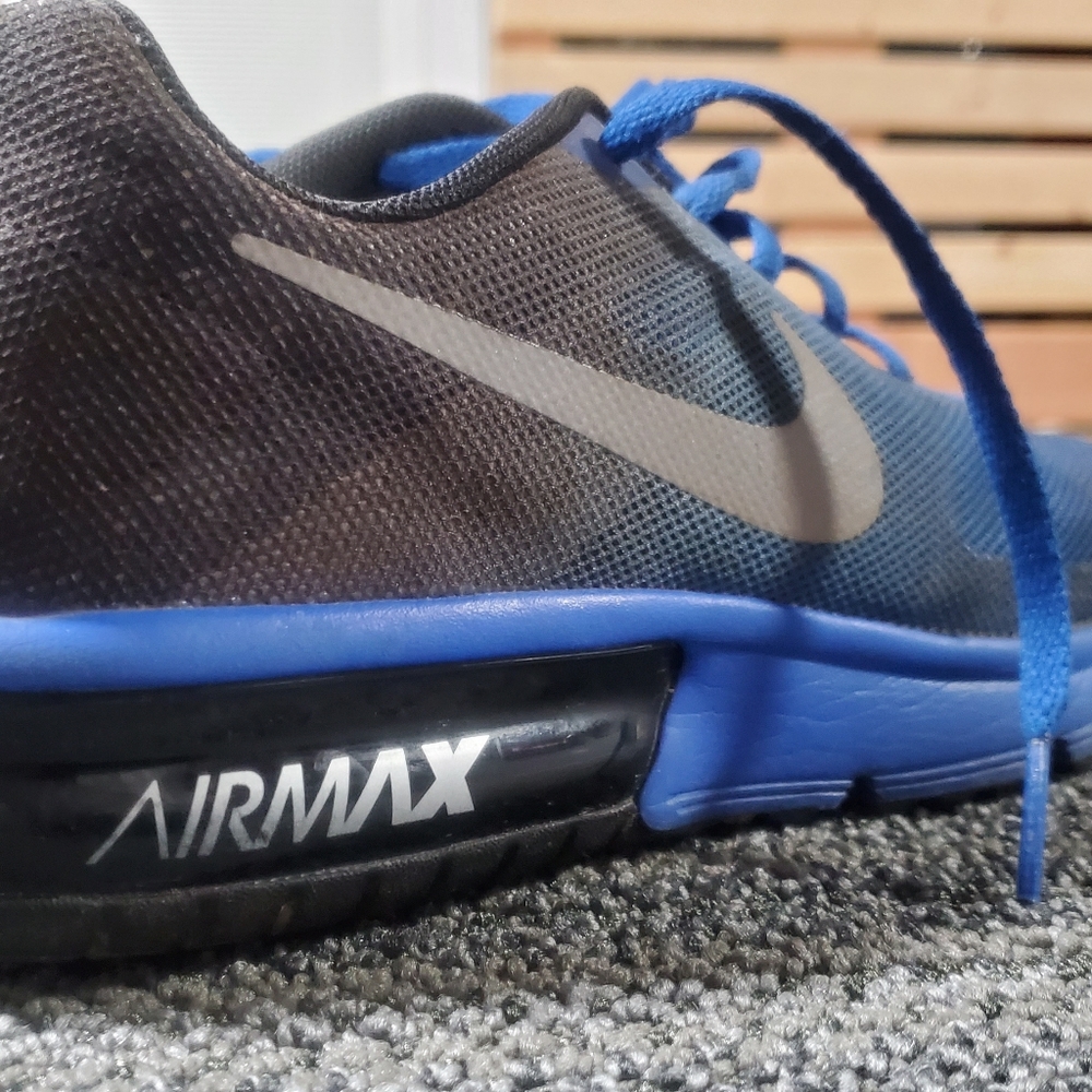 Nike AirMax Sequent Youth size 5.5 🇺🇸 blue and black used in good condition💯
